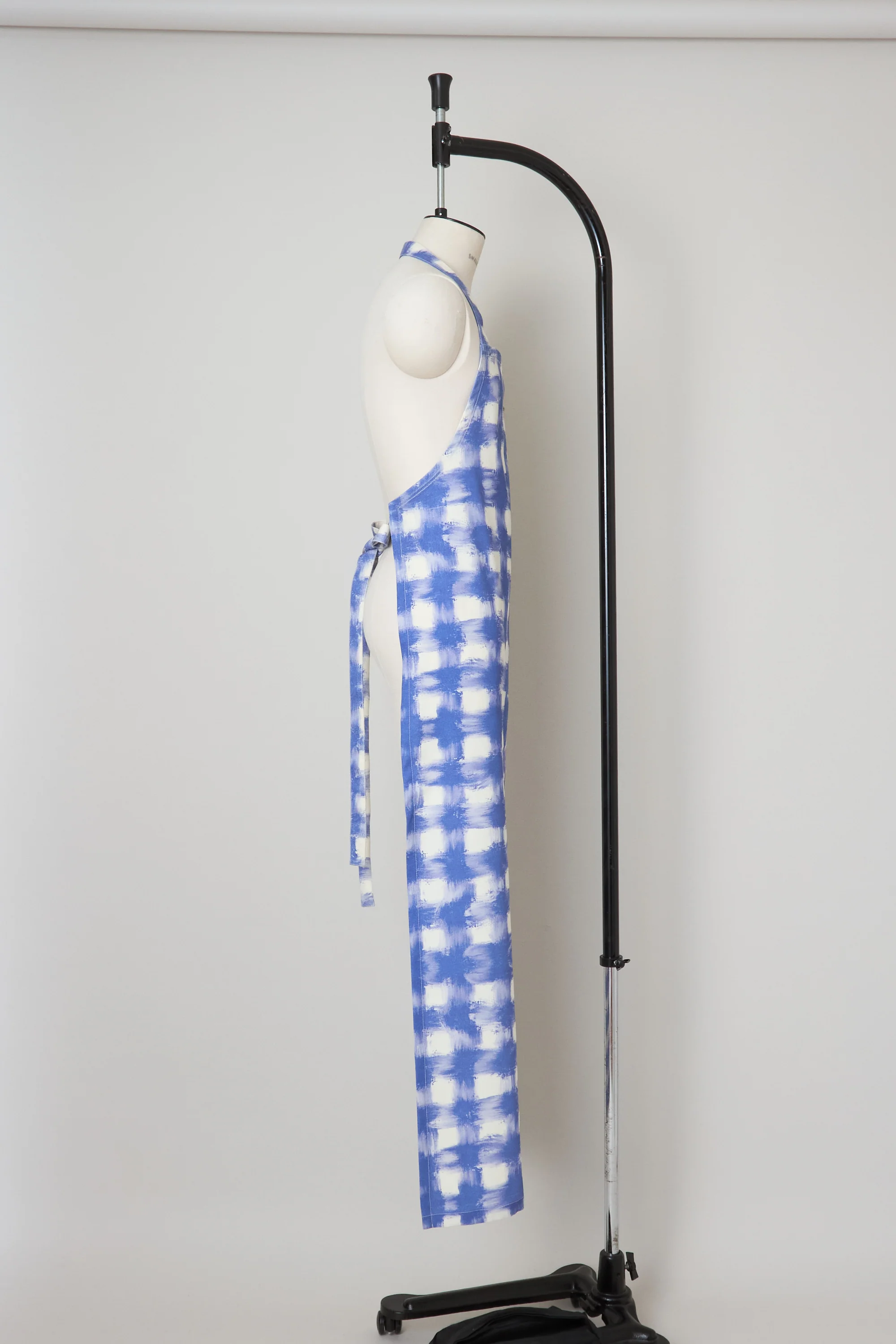 COFFEE SHOP WAITER - Image 3